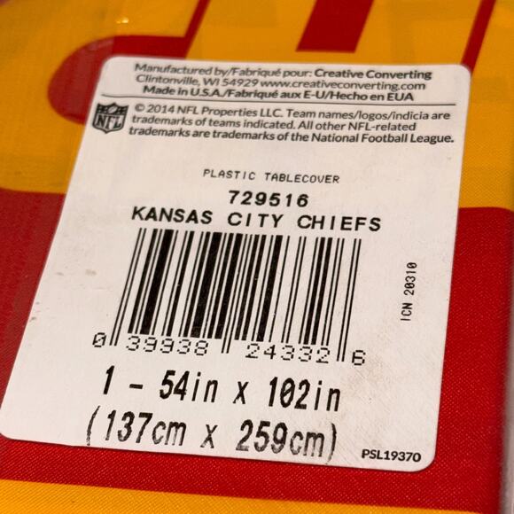 Officially Licenced NFL Football Kansas City Chiefs 2 Tablecovers 54in x 102in - Picture 4 of 8